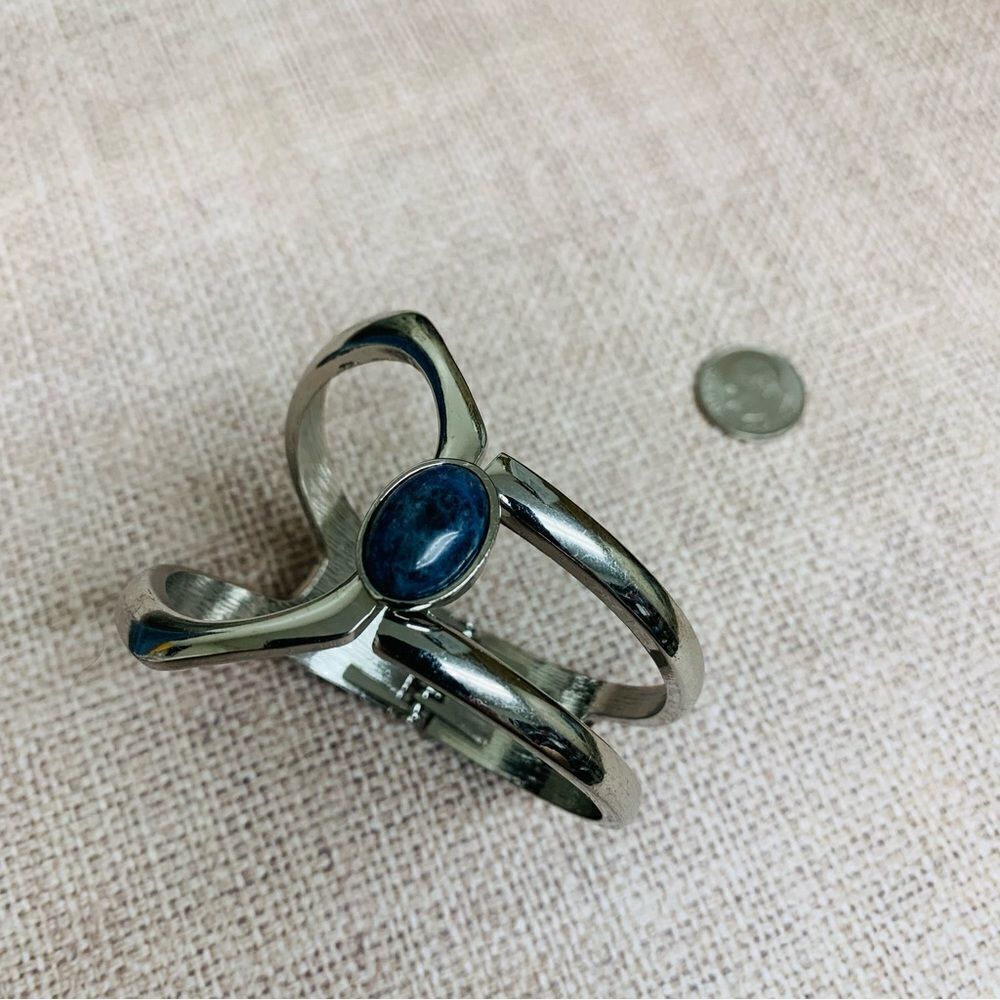 ‎Silver Sodalite Abstract Hinged Bracelet